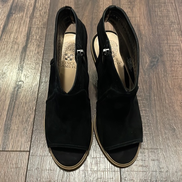 Vince Camuto Heel. - Picture 3 of 4